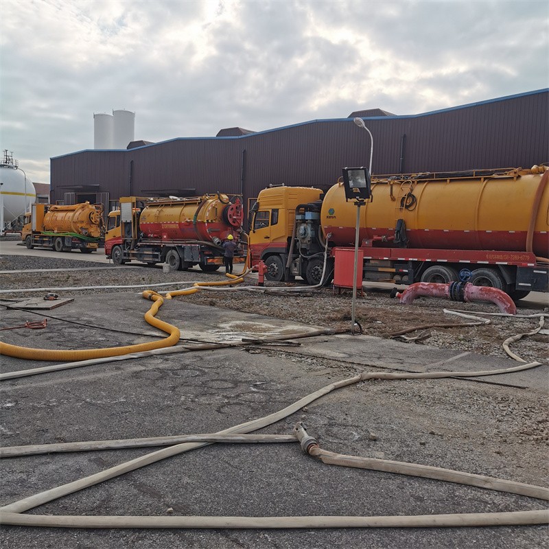 青河污水池清理