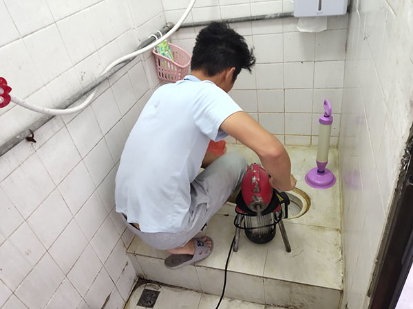 青河肥皂掉到马桶里把马桶堵住了怎么办？马桶堵住了怎么办